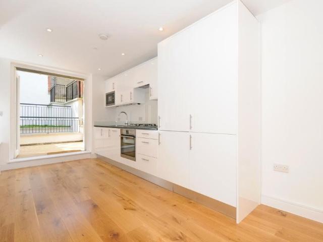Devonshire Road, Forest Hill, London SE23, 2 bed detached house to rent, £2,500 pcm | PrimeLocation