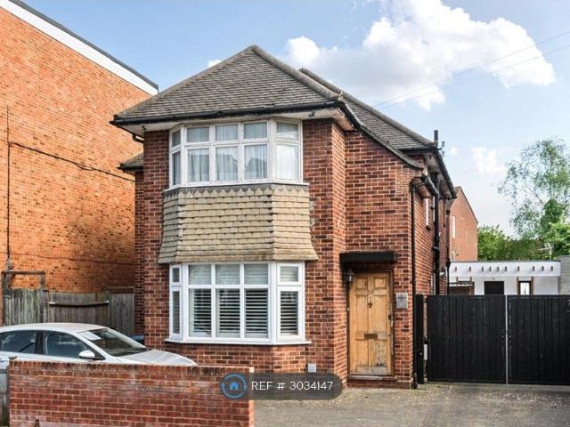 Devonshire Road, London SW19, 2 bed maisonette to rent, £2,500 pcm | PrimeLocation