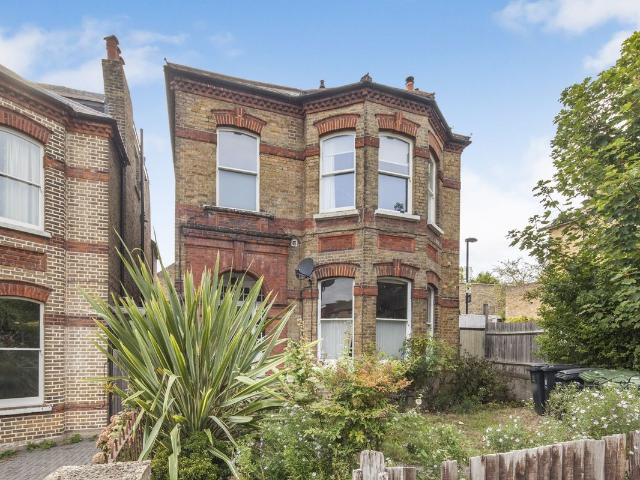 Devonshire Road, London SE23, 2 bed flat to rent, £2,100 pcm | PrimeLocation