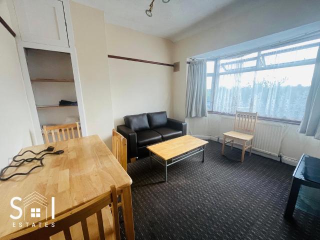 Devonshire Road, Southall, UB1 2XR 2 bed flat to rent £1,550 pcm £358 pw