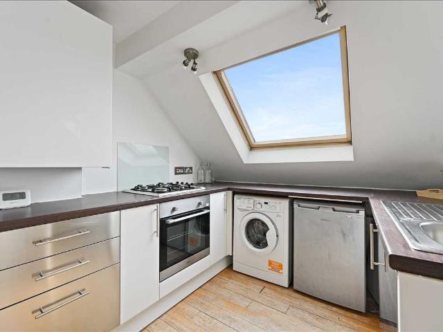 Devonshire Road, Tooting SW19, 3 bed maisonette to rent, £3,000 pcm | PrimeLocation