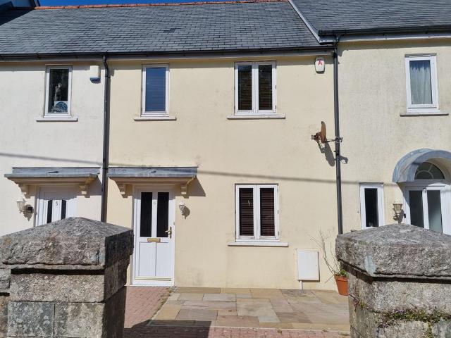 Devonshire Row, Princetown, PL20 3 bed terraced house to rent £875 pcm £202 pw