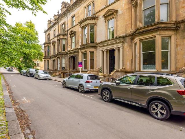 Devonshire Terrace, Glasgow, G12 2 bed apartment to rent £1,850 pcm £427 pw