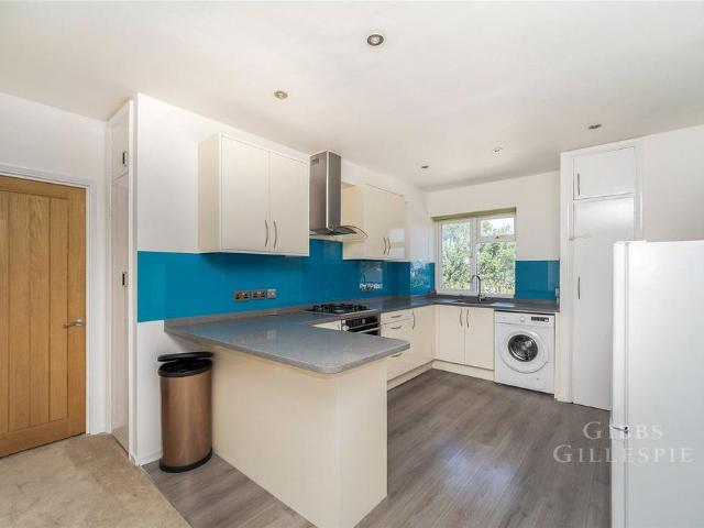 Devonshire Way, Hayes, UB4 3 bed flat to rent £2,000 pcm £462 pw