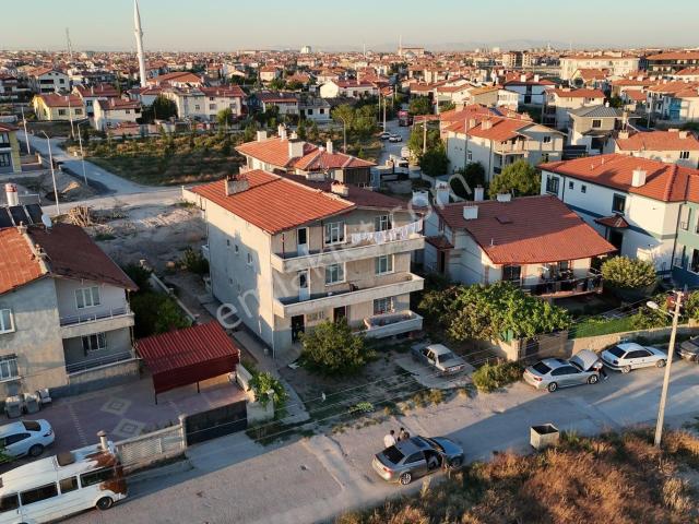 Devran Dan Satılık Alakovada Süper Konumda 3katlı Müstakil Ev
