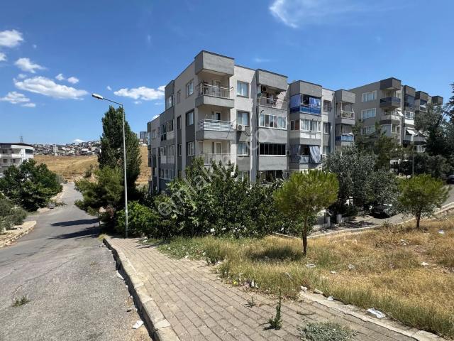 Devrim Mahallesin'de Satılık 3+1 Arakat Bakımlı Satılık Daire