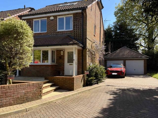 Dew Pond Close, Horsham, West Sussex RH13, 3 bed detached house to rent, £2,100 pcm | PrimeLocation