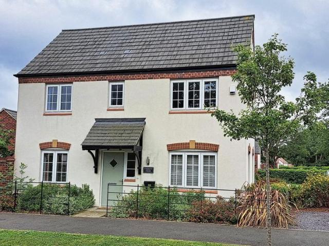 Dewberry Road, Tidbury Green B90 3 bed detached house to rent £1,595 pcm £368 pw