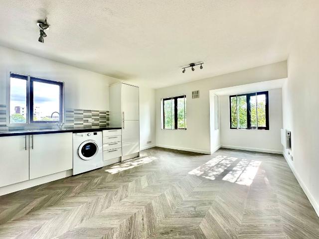 Dewberry Street, London E14, 1 bed flat to rent, £1,700 pcm | PrimeLocation