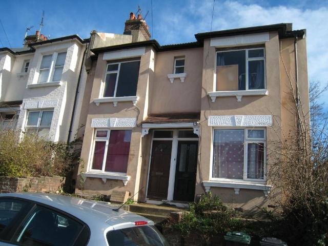 Dewe Road, Brighton BN2 3 bed flat to rent £1,986 pcm £458 pw