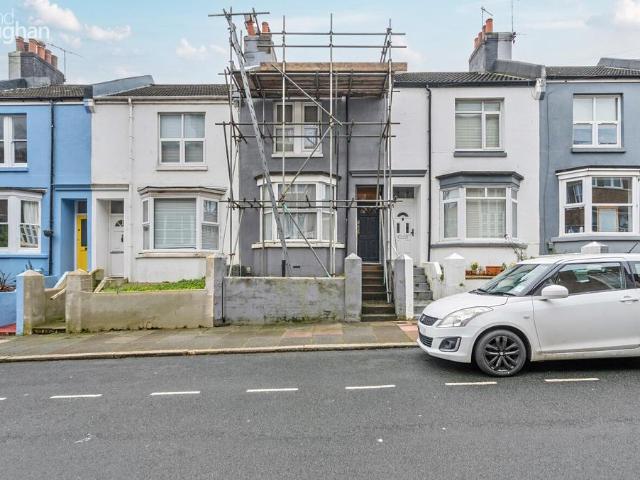 Dewe Road, East Sussex BN2 3 bed terraced house to rent £2,000 pcm £462 pw