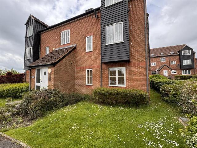 Dewell Mews, Swindon SN3 2 bed flat to rent £950 pcm £219 pw