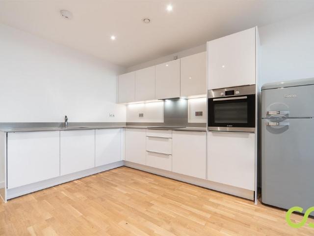 Dewey Court, St Marks Square. 2 bed flat to rent £2,000 pcm £462 pw