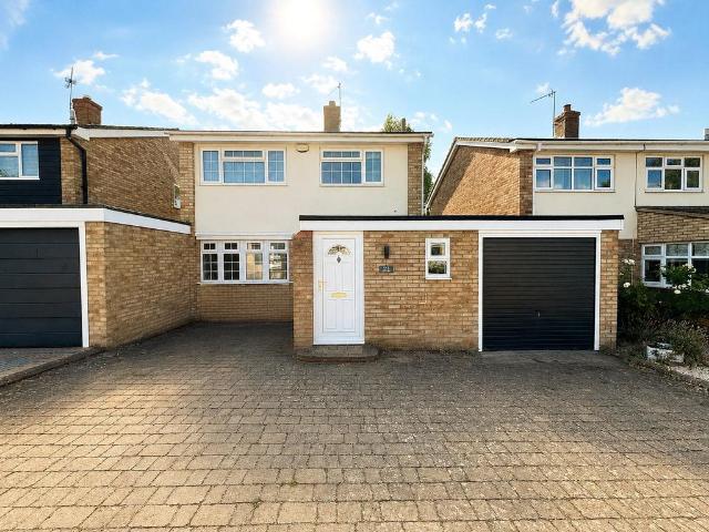 Dewlands, Oakley, Bedford, MK43 3 bed detached house to rent £1,650 pcm £381 pw