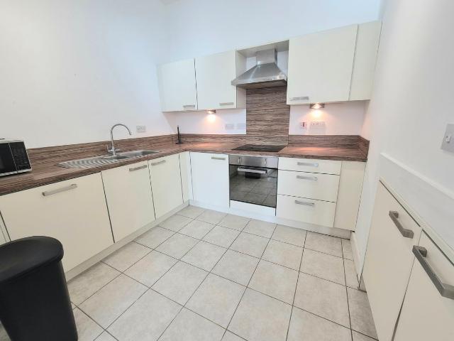 Dewsbury Road, Elland HX5, 3 bed flat to rent, £950 pcm | PrimeLocation