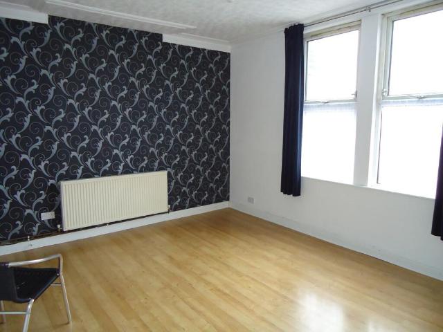 Dewsbury Road, Leeds LS11 2 bed apartment to rent £750 pcm £173 pw