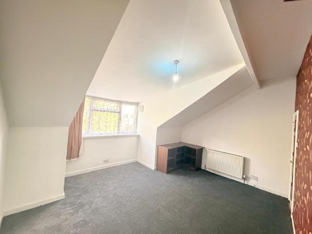 Dewsbury Road, Leeds LS11 2 bed flat to rent £800 pcm £185 pw