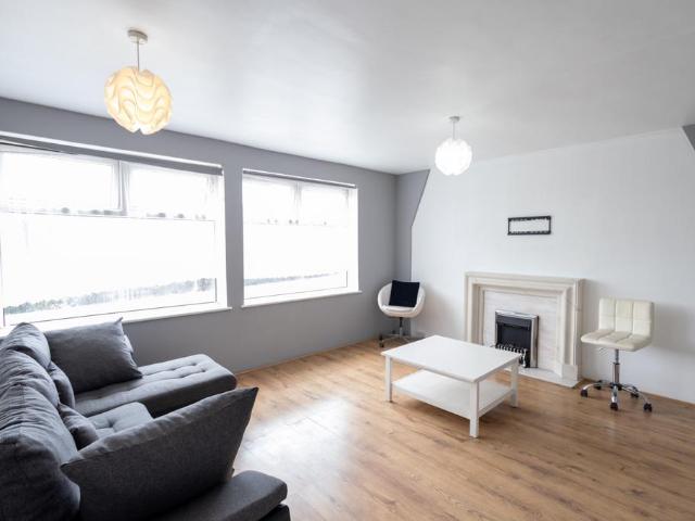 Dewsbury Road, Leeds, LS11 7JX 2 bed flat to rent £1,000 pcm £231 pw