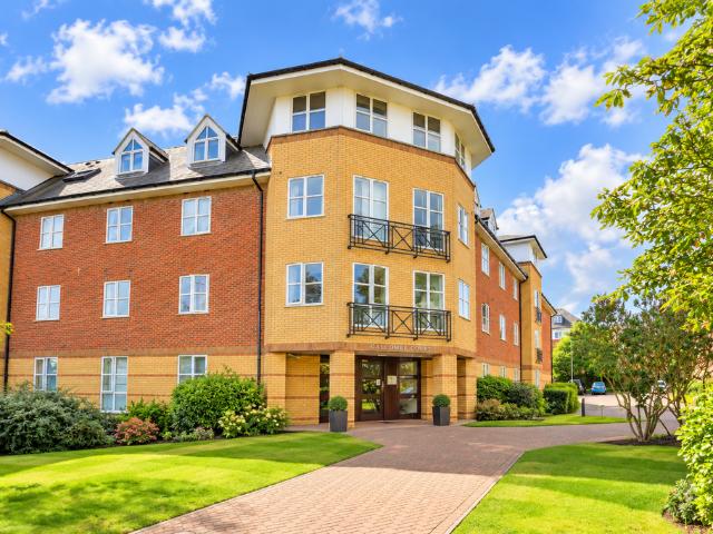 Dexter Close, Hertfordshire AL1 2 bed apartment to rent £1,800 pcm £415 pw
