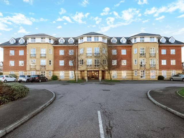 Dexter Close, St.Albans AL1, 2 bed flat to rent, £1,750 pcm | PrimeLocation