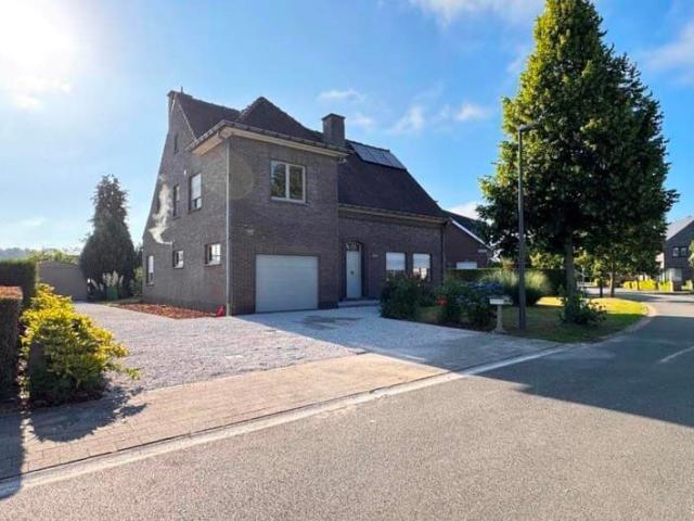 Deze rustig gelegen, alleenstaande woning onderging een g.