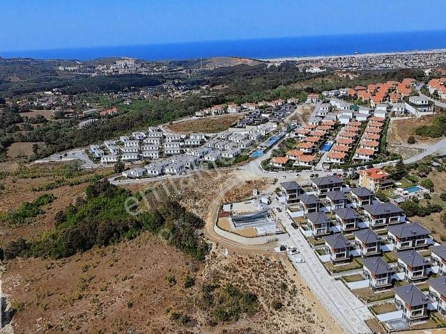 Dk Gayrımenkuldenahmetlide Site İçerisinde Müstakil 4+2 Villalar