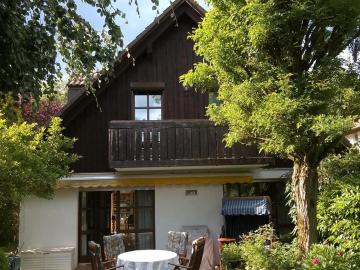 DHH in Baierbrunn. mit überd. Pool im toll eingewachsen Garten