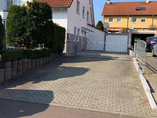 DHH mit ansehnlichen Keller + Garage + EBK + Wallbox