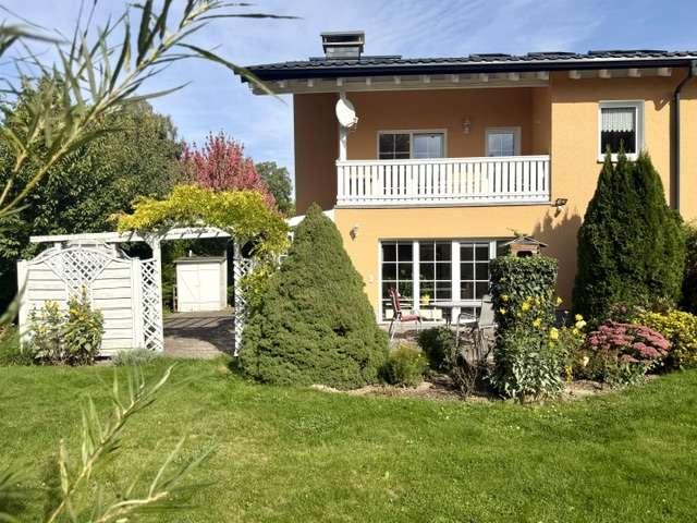 DHH mit 6 Zi Balkon, Terrasse, Garage, Kamin, EBK auf tollem Grundstück vermietet!