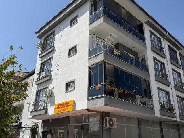 Dhl Kargo Üstü Ön Cephe Geniş 2+1