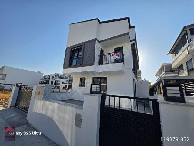 DİDİM EFELER MAHALLESİNİN GÖBEĞİNDE 3+1 MÜSTAKİL TRİPLEX VİLLA