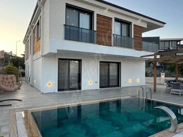 DİDİMDE SATILIK TAM MÜSTAKİL 4+1 HAVUZLU GARAJLI FIRSAT VİLLA