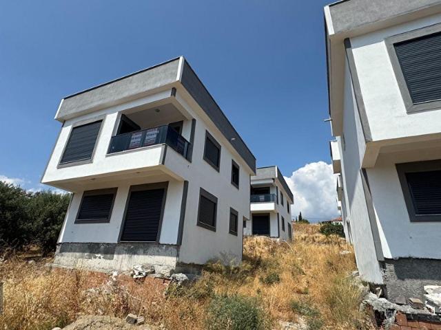DİKİLİ KABAKUMDA KÖY İÇİ DENİZ MANZARALI 135 M2 3+1 SATILIK MÜSTAKİL VİLLA