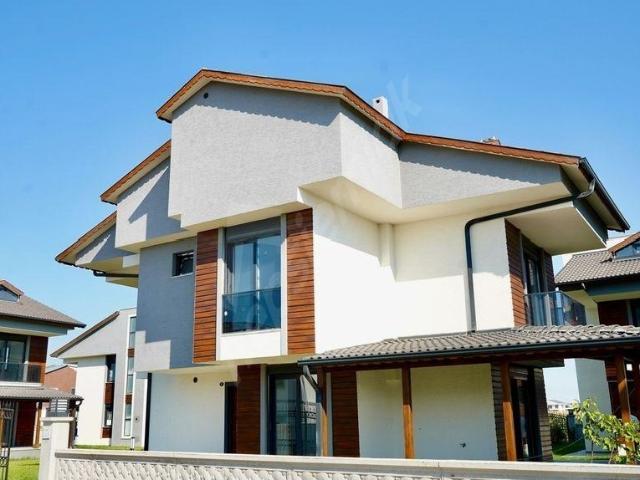 DİKİLİ NEFES NOVA SİTESİNDE SATILIK 5+1 LÜKS VİLLA