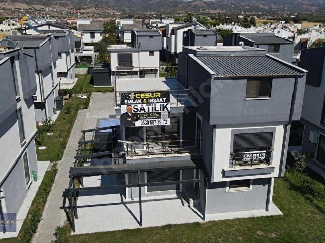 DİKİLİ SALİHLER SATILIK 4+1 HAVUZLU MÜSTAKİL LÜKS VİLLA