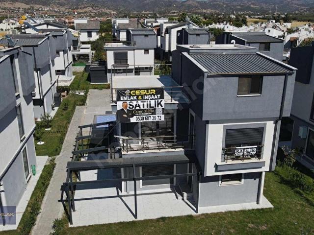 DİKİLİ SALİHLER SATILIK 4+1 HAVUZLU MÜSTAKİL LÜKS VİLLA