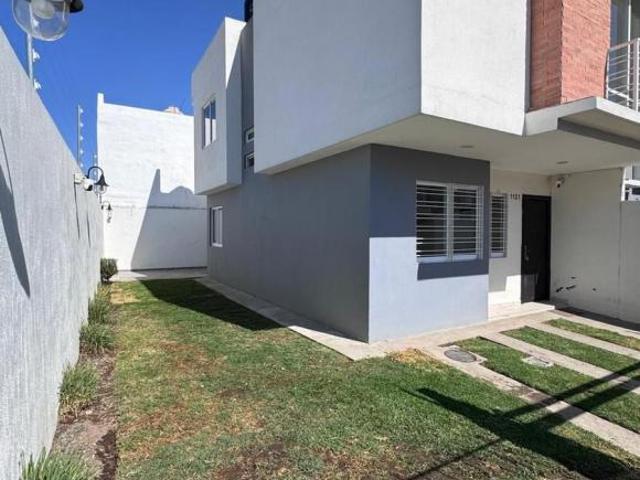 Dimensiones Extraordinarias: La Residencia Más Amplia en Paseo de los Parques