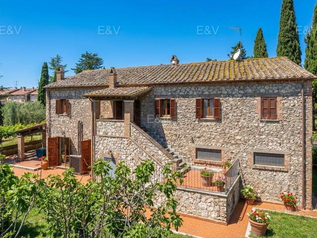 Dimora signorile dal carattere rustico, con parco e dependan. 636m² Penna in Teverina