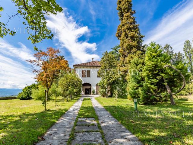 Dimora storica e panoramica con parco a Belluno 1678m² Belluno