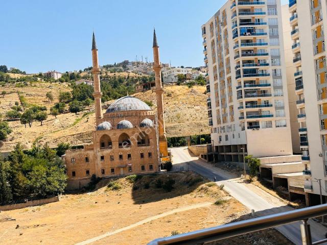 Dinç Emlaktan Kiralık 3+1 Daire Serohan Cami Arkası