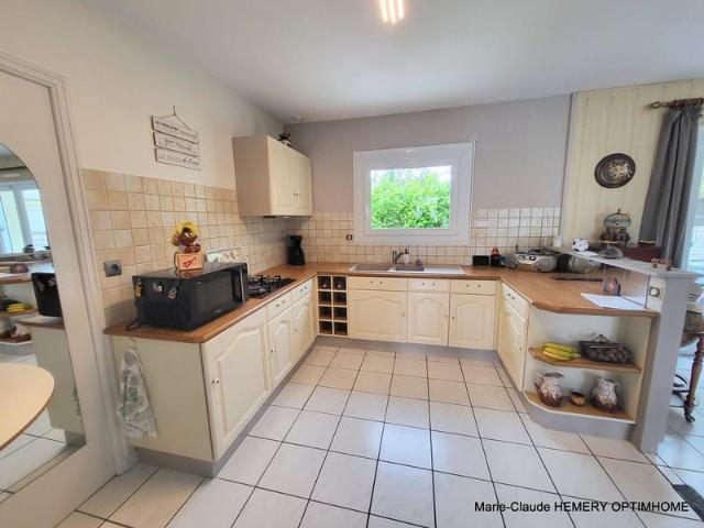 Dinard: Maison de 89m² avec garage sur jardin clos de 353m². 89m² Dinard