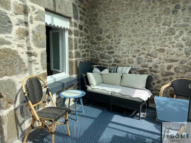 DINARD Maison en pierres en bon état 5 chambres petit jardin
