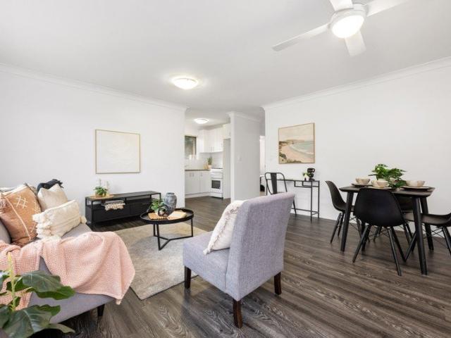 Dinner, movies + your morning coffee on foot Boutique apartment in the heart of Coorparoo