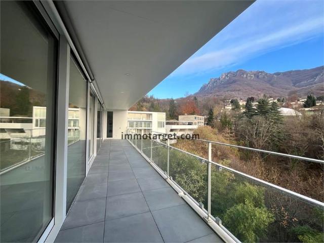 Dino: elegante 3.5 locali con terrazza e vista monti