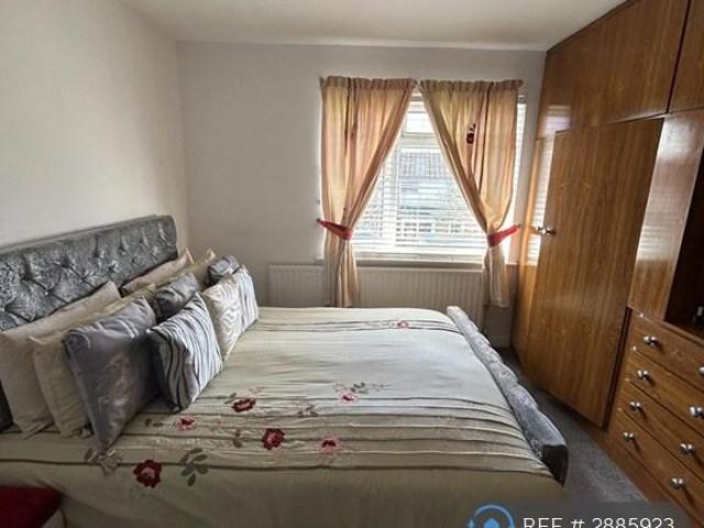 Dinsdale Gardens, South Norwood, SE25 1 bed in a house share to rent £800 pcm £185 pw