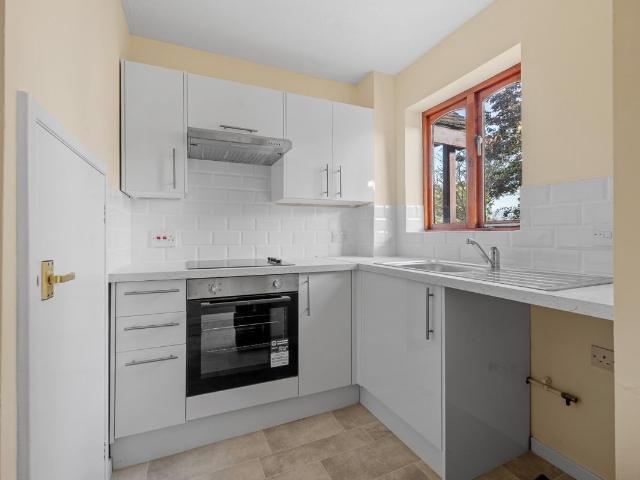 Dial Close, Greenhithe, Kent DA9, 1 bed terraced house to rent, £1,100 pcm | PrimeLocation