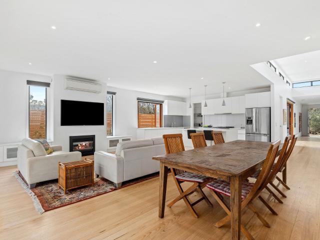 Diamond Bay Oasis 12 month Lease Unfurnished