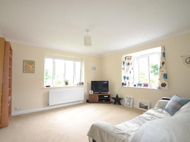 Diamond Court, St Annes Way, Redhill RH1, 1 bed flat to rent, £1,100 pcm | PrimeLocation