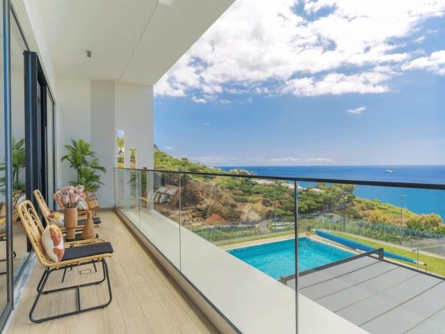 Diamond House | Moradia T4 com Piscina e Vista Mar – Funchal 218m² São Martinho