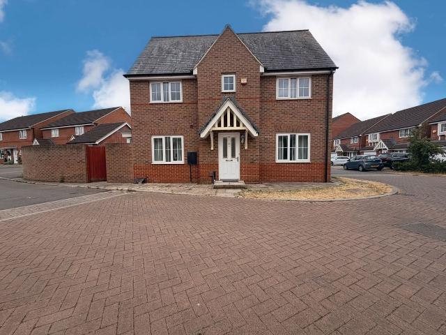 Diamond Jubilee Close, Gloucester GL1, 3 bed detached house to rent, £1,700 pcm | PrimeLocation